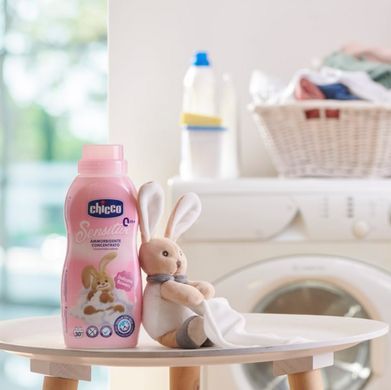 Пом&rsquo;якшувач тканин Chicco &ldquo;Delicate Flowers&rdquo; серії "Sensitive", 750мл 05876.10