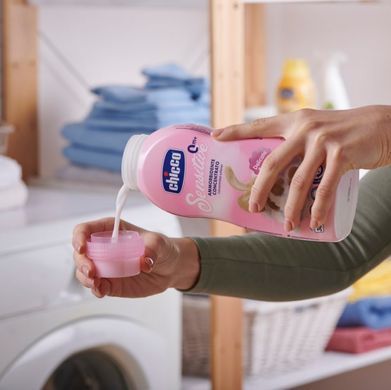 Пом&rsquo;якшувач тканин Chicco &ldquo;Delicate Flowers&rdquo; серії "Sensitive", 750мл 05876.10