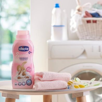 Пом&rsquo;якшувач тканин Chicco &ldquo;Delicate Flowers&rdquo; серії "Sensitive", 750мл 05876.10