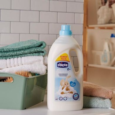 Пом`якшувач тканин Chicco "Sweet Talcum" серії "Sensitive", 1,5л