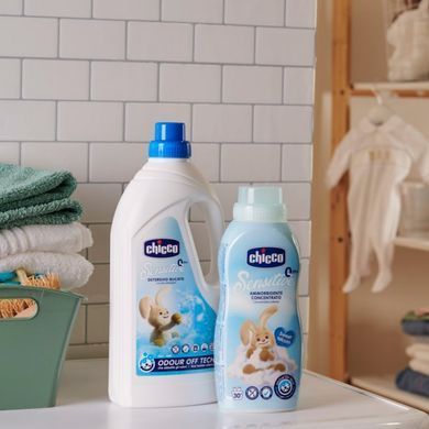 Пом`якшувач тканин Chicco "Sweet Talcum" серії "Sensitive", 750мл (67294.20)