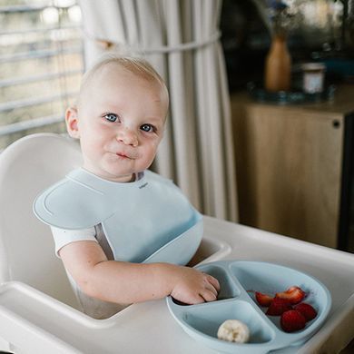Нагрудник силіконовий з регульованою застібкою BabyOno 30 см x 28 см Бежевий (арт. 1639)