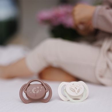 Пустушка симетрична силіконова 18+ міс. (беж/коричнева) BabyOno 1669/03
